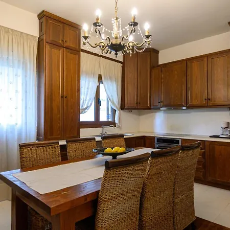 Casa Constantine Spacious Family And Friends Oasis With Pool, 10 Min From Kalamata *