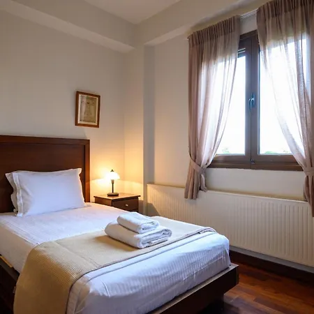 Casa Constantine Spacious Family And Friends Oasis With Pool, 10 Min From Kalamata