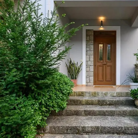 Casa Constantine Spacious Family And Friends Oasis With Pool, 10 Min From Kalamata Apartmán