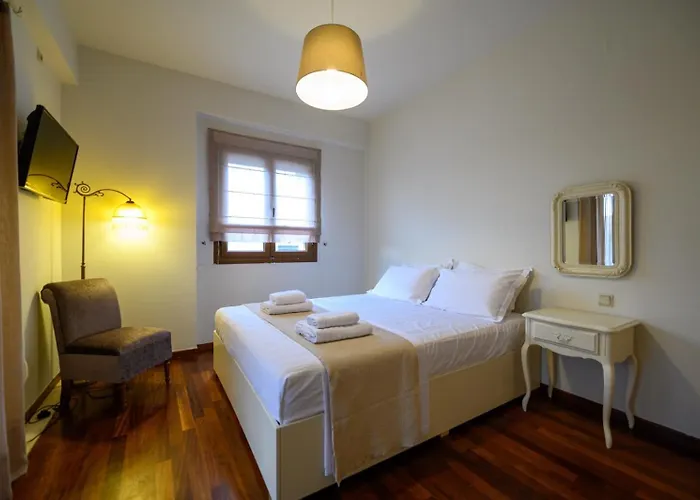 Casa Constantine Spacious Family And Friends Oasis With Pool, 10 Min From Kalamata Lejlighed *