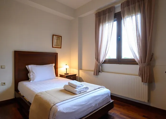 Casa Constantine Spacious Family And Friends Oasis With Pool, 10 Min From Kalamata