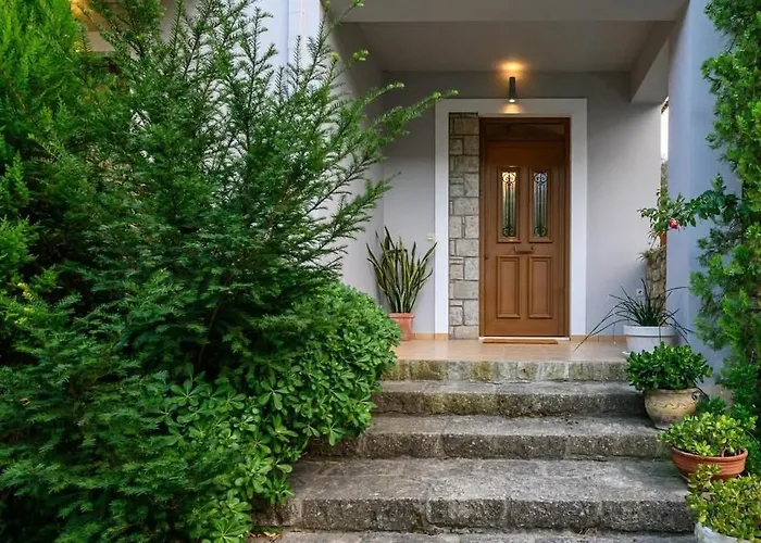 Casa Constantine Spacious Family And Friends Oasis With Pool, 10 Min From Kalamata Lejlighed