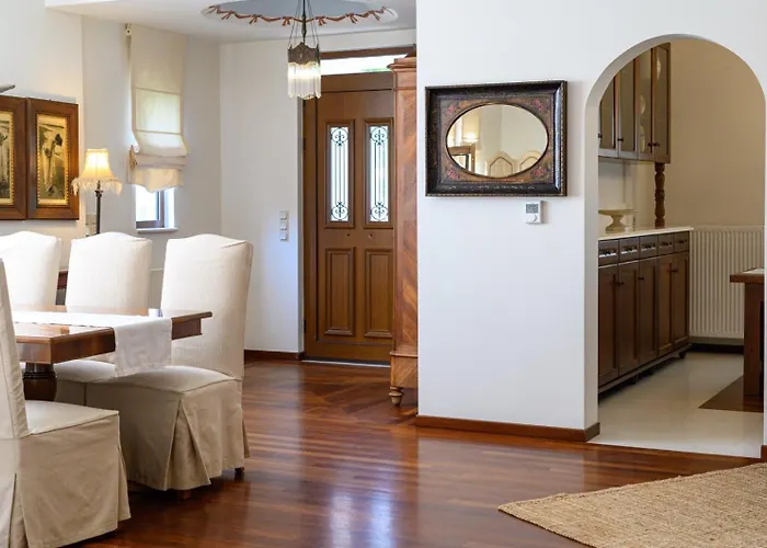 Casa Constantine Spacious Family And Friends Oasis With Pool, 10 Min From Kalamata Lejlighed